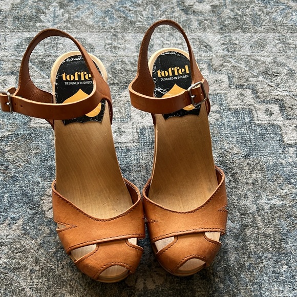 Toffel Swedish Hasbeens  tan high heeled sandal clogs - Picture 2 of 7